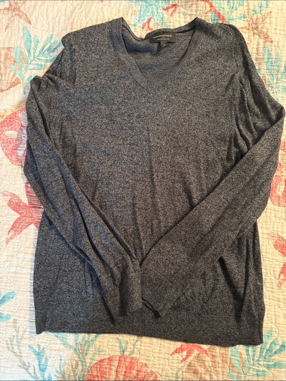 Banana Republic Men's Heather Dark Gray V-Neck Sweater